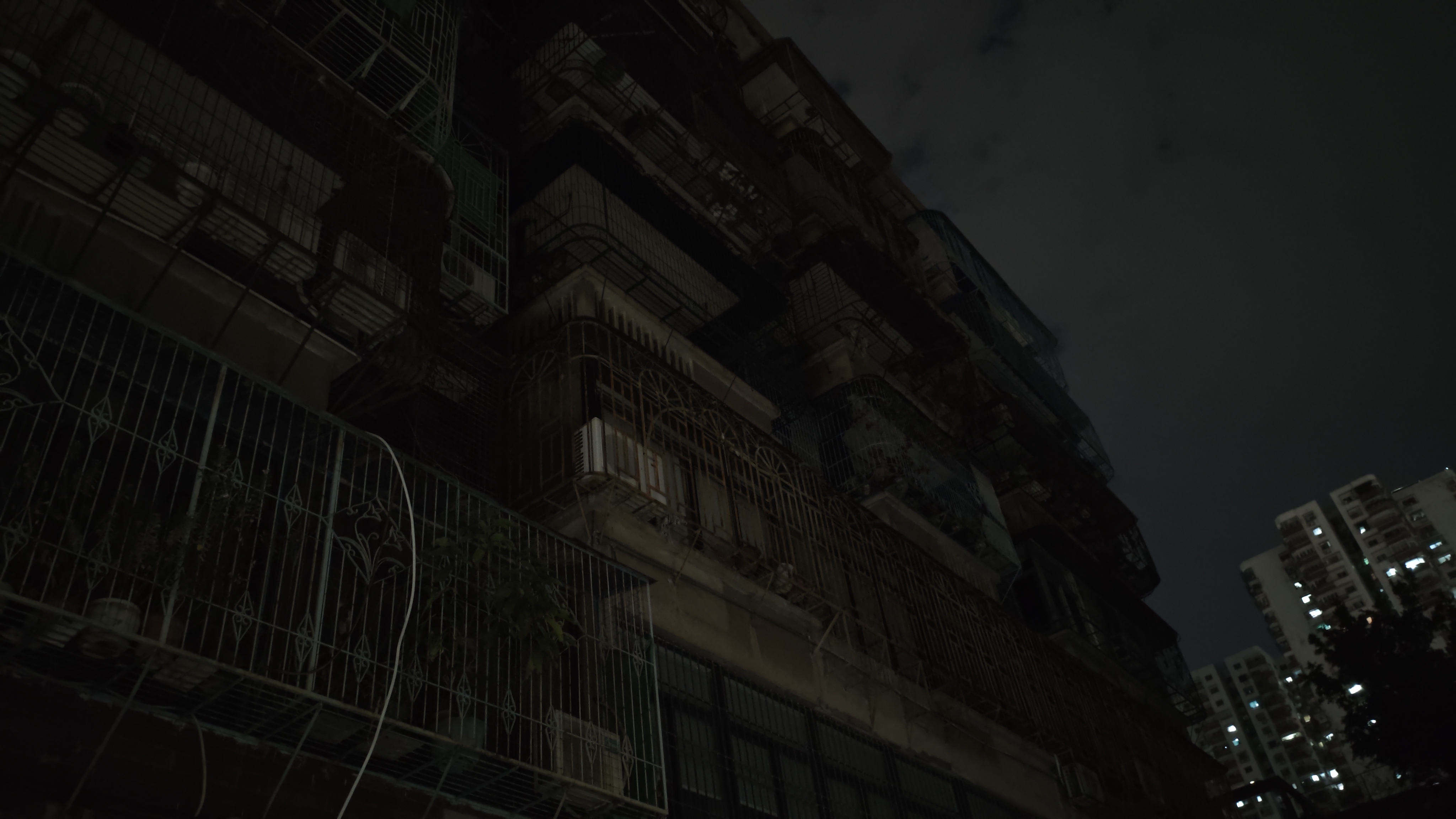 特别恐怖的居民楼,一盏灯都没有亮